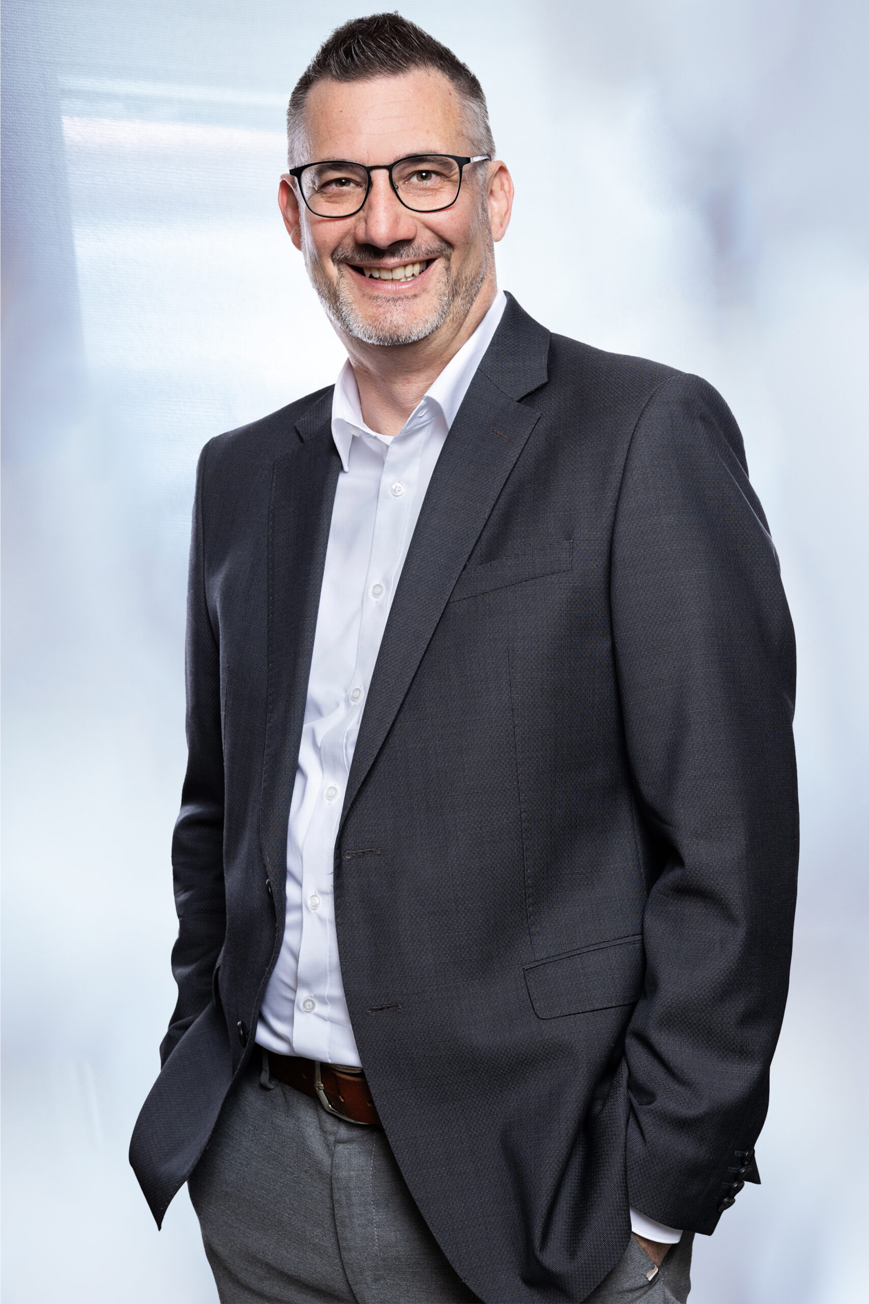 Ralf Capeder hochformat blau neu